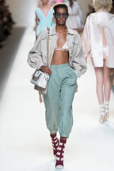 Look 15